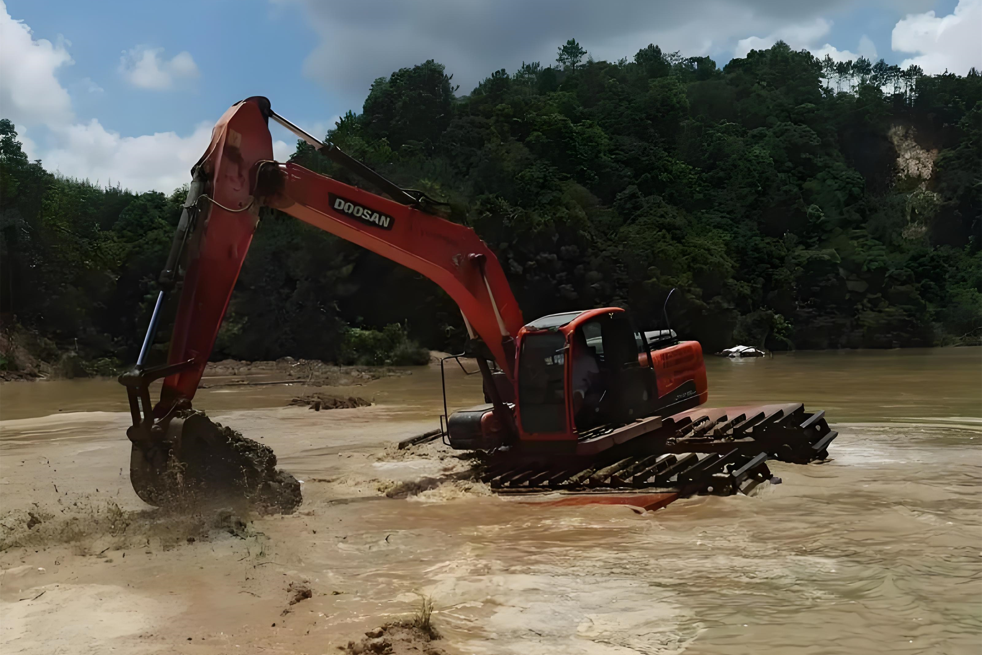 浙江杭州挖機(jī)清淤施工隊(duì)-沼澤地清淤需要先排水嗎？