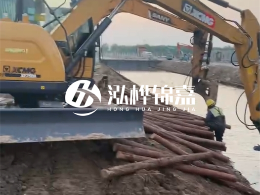 松木樁廠家泓樺錦嘉-4米和6米松木樁分別適合什么工程場(chǎng)景？